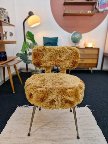 Vintage stoeltje pluche okergeel 60s beschikbaar voor biedingen