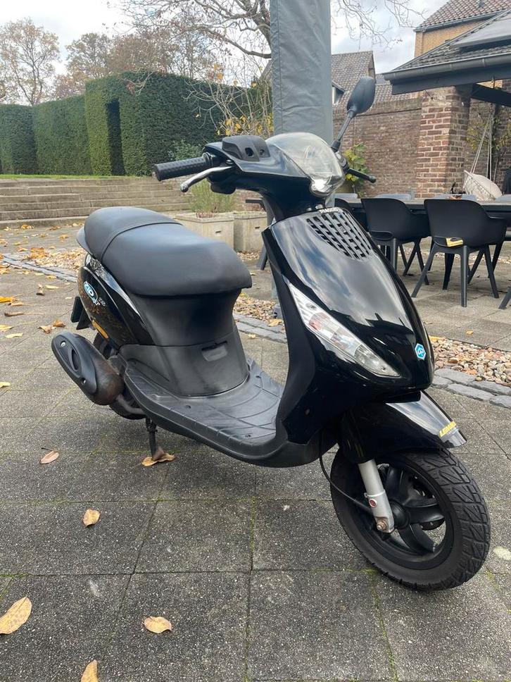 Piaggio Zip- blauw kenteken- volledig origineel- nette staat, Fietsen en Brommers, Scooters | Piaggio, Nieuw, Zip, Maximaal 25 km/u