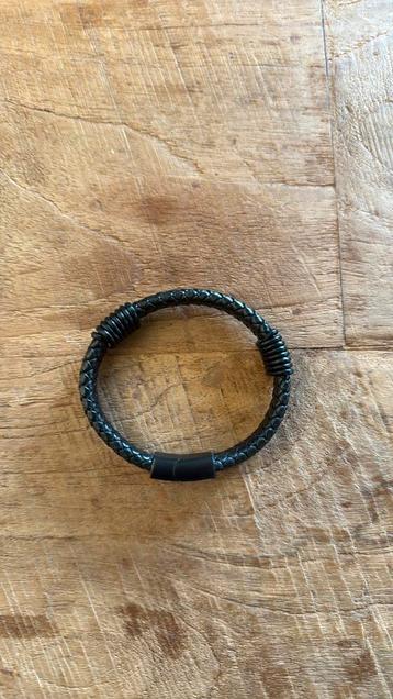 Rotorcraft armband officieel beschikbaar voor biedingen
