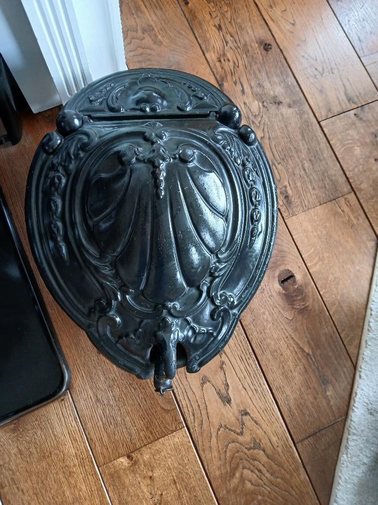 Antieke gietijzeren  kolenbak met schep, Antiek en Kunst, Antiek | Woonaccessoires, Ophalen