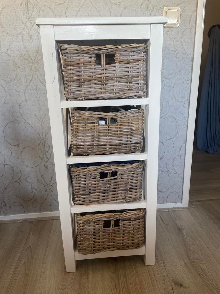 Cottage Core Kastje met Mandjes - Leen Bakker, Ophalen, Gebruikt
