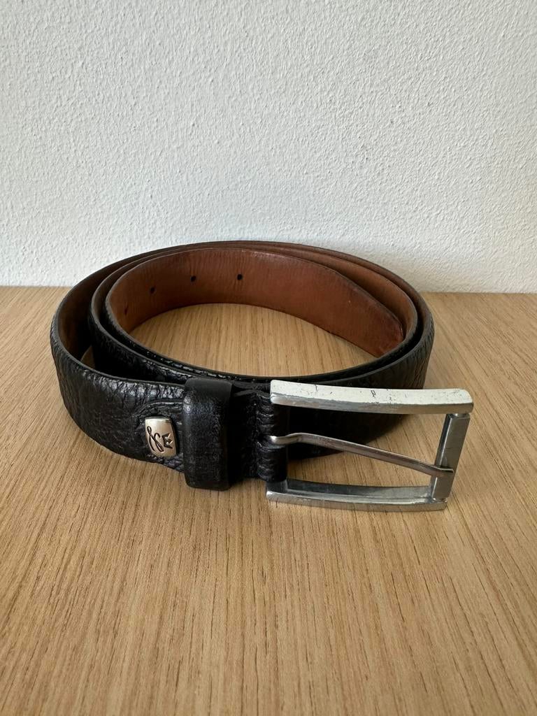 Zwart lederen riem in maat 95, Kleding | Heren, Riemen en Ceinturen, 95 tot 105 cm, Ophalen of Verzenden, Zo goed als nieuw, Riem of Ceintuur