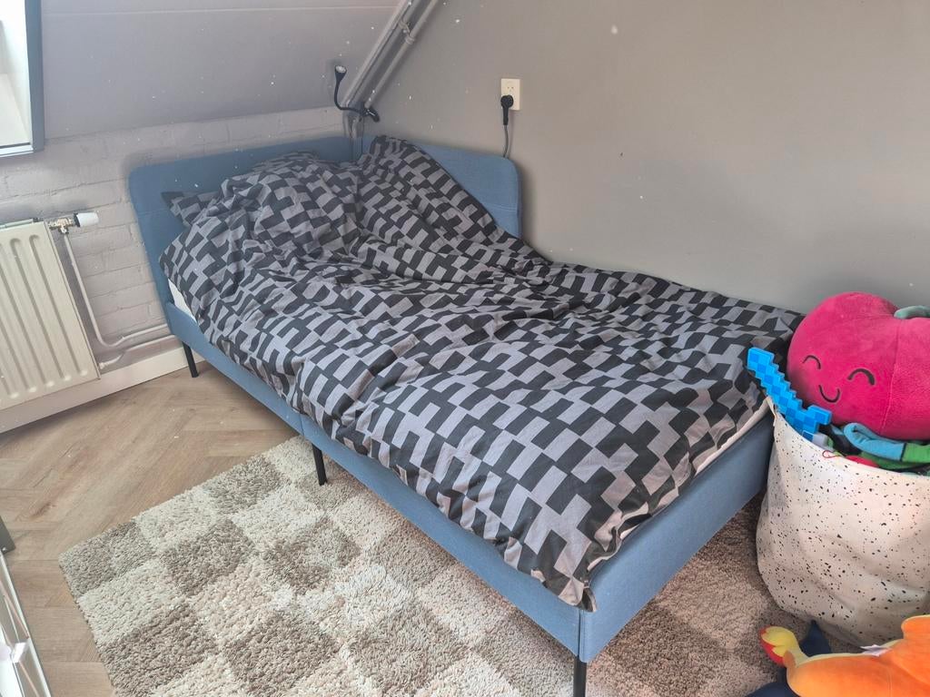 1 persoons bed blauw, Huis en Inrichting, Slaapkamer | Bedden, Ophalen, 90 cm, Eenpersoons, Blauw