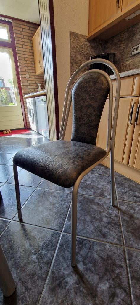 4 eetkamerstoelen met aluminium poten, Huis en Inrichting, Stoelen, Ophalen, Gebruikt, Grijs, Stof