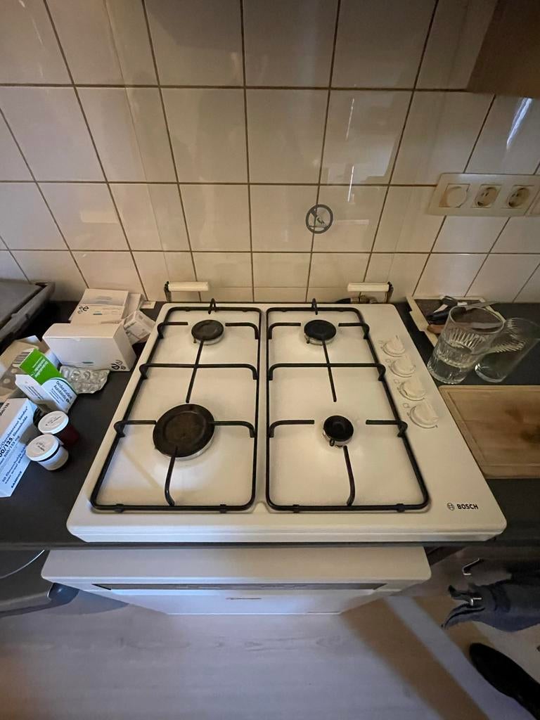 Bosch 4-pits gasfornuis - Wit, Gebruikt, Witgoed en Apparatuur, Kookplaten, Gebruikt, Vrijstaand, Gas, 4 kookzones, Ophalen of Verzenden