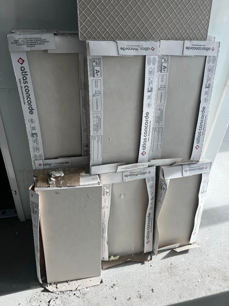 Nieuwe badkamertegels 60x30 beige/zandkleur - 35,28 m², Doe-het-zelf en Verbouw, Tegels, Ophalen, 60 cm of meer, Nieuw, 10 m² of meer