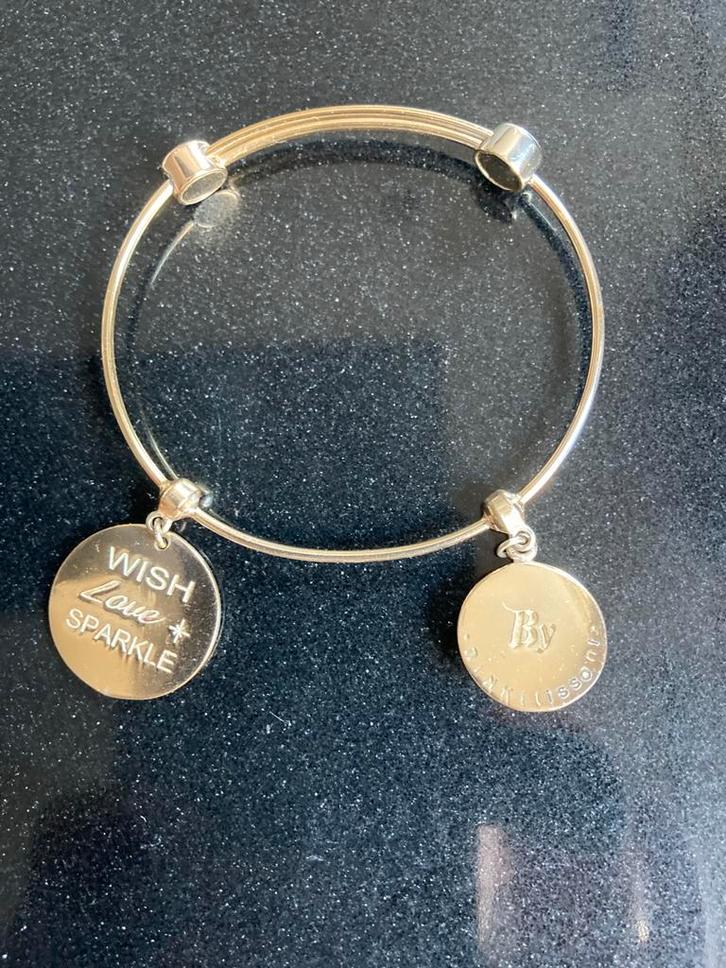 Nikki Lissoni | bedelarmband bangle | goudkleurig, Sieraden, Tassen en Uiterlijk, Armbanden, Gebruikt, Goud, Goud, Met bedels of kralen