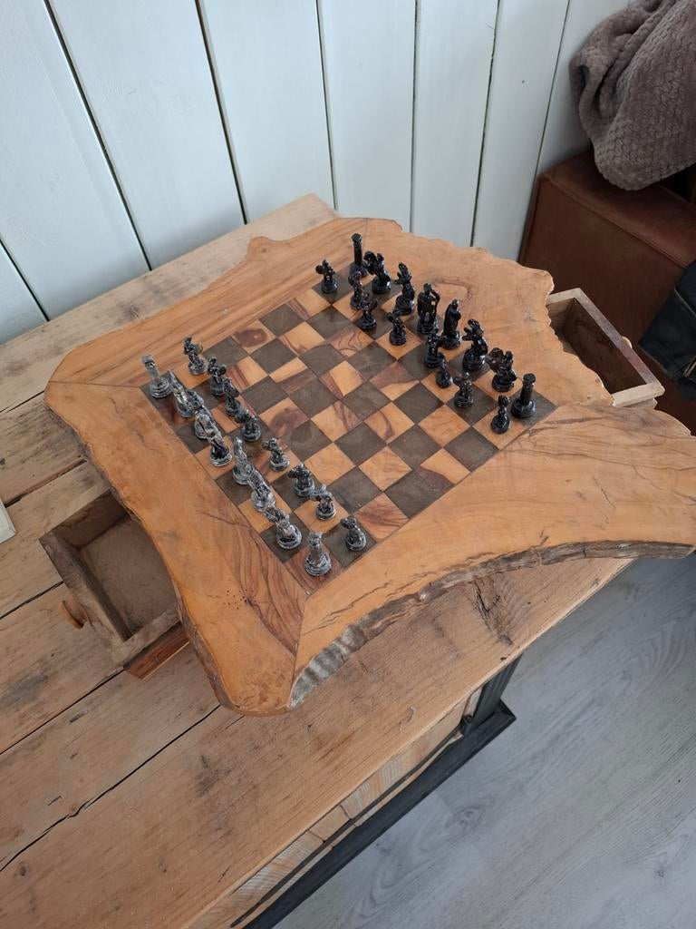 Mooi Afrikaans schaakbord met tinnen schaakstukken, Ophalen of Verzenden