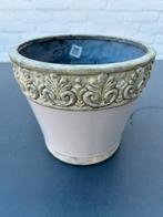 Handgemaakte aardewerken bloempot met sierrand, Gebruikt, Rond, Binnen, Ophalen of Verzenden
