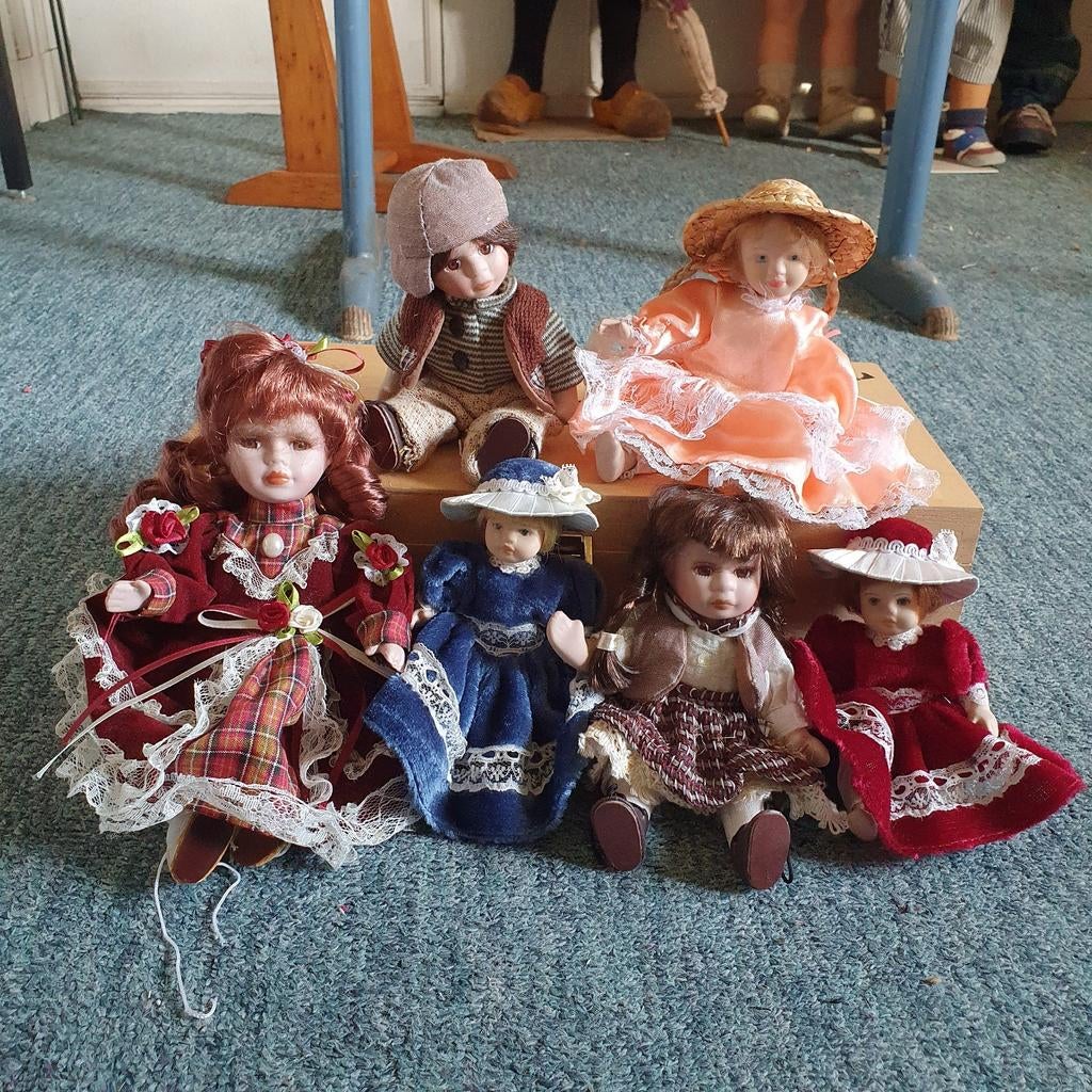 Verzameling 6 kleine poppen., Ophalen of Verzenden, Zo goed als nieuw, Pop