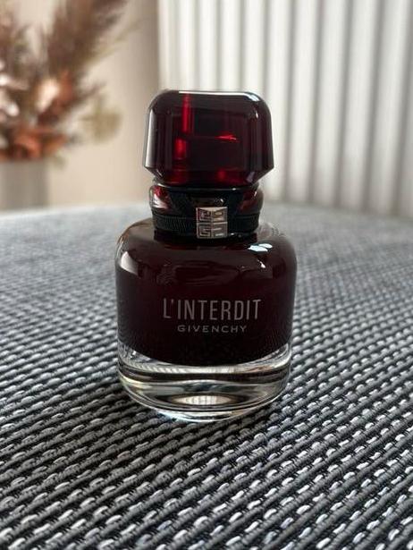 Givenchy L’Interdit Rouge Eau de Parfum 35 ml, Sieraden, Tassen en Uiterlijk, Uiterlijk | Parfum, Zo goed als nieuw, Ophalen of Verzenden