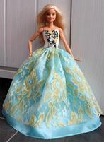 Barbie kleding nieuw - Lange jurk blauw met geel en kant, Ophalen of Verzenden, Nieuw, Barbie