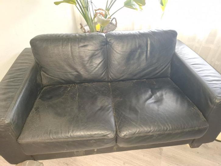 2 zwarte leren banken en salontafel, Huis en Inrichting, Banken | Bankstellen, Gebruikt, 75 tot 100 cm, Ophalen