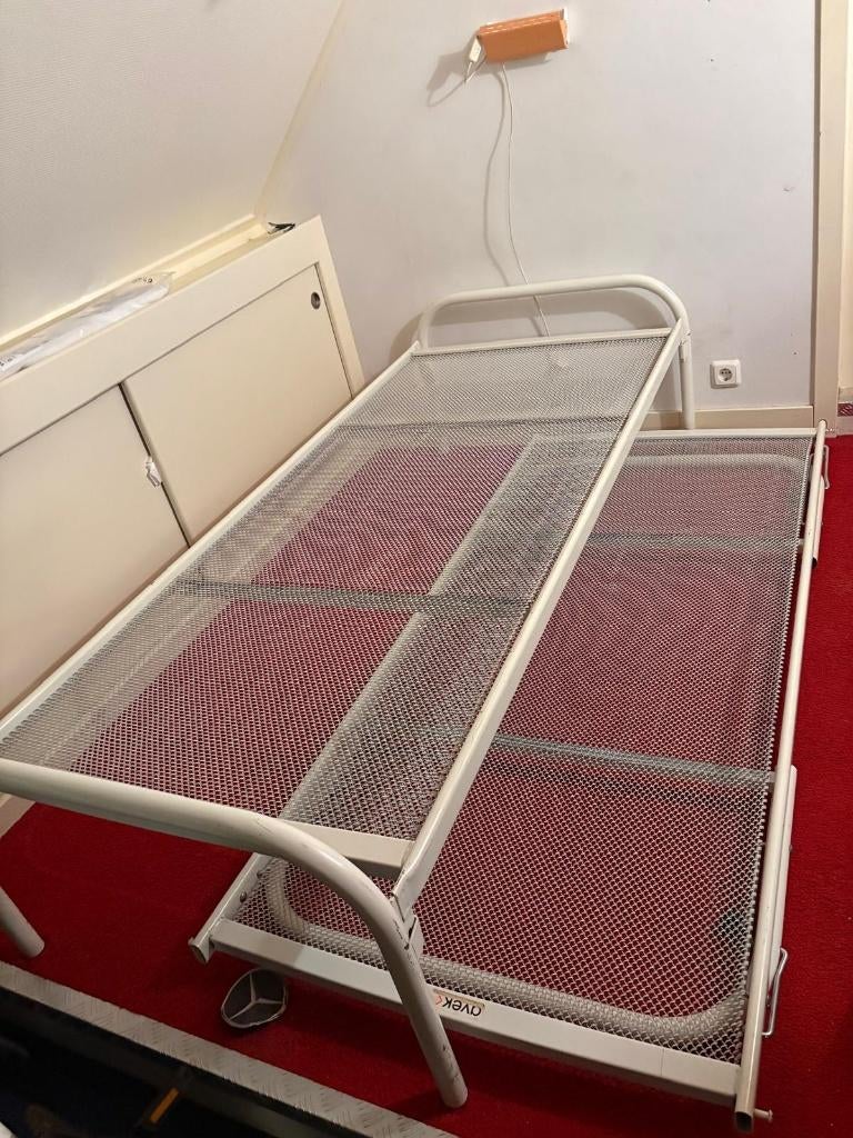 Bed (AVEK) met onderschuifbed, Huis en Inrichting, Ophalen, Gebruikt, 90 cm, Wit