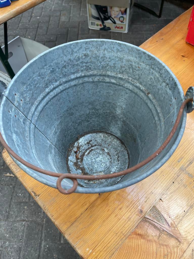 Zinken emmer 26 cm hoog, diameter 28 cm, Ophalen of Verzenden, Gebruikt, Zink, Met handgreep