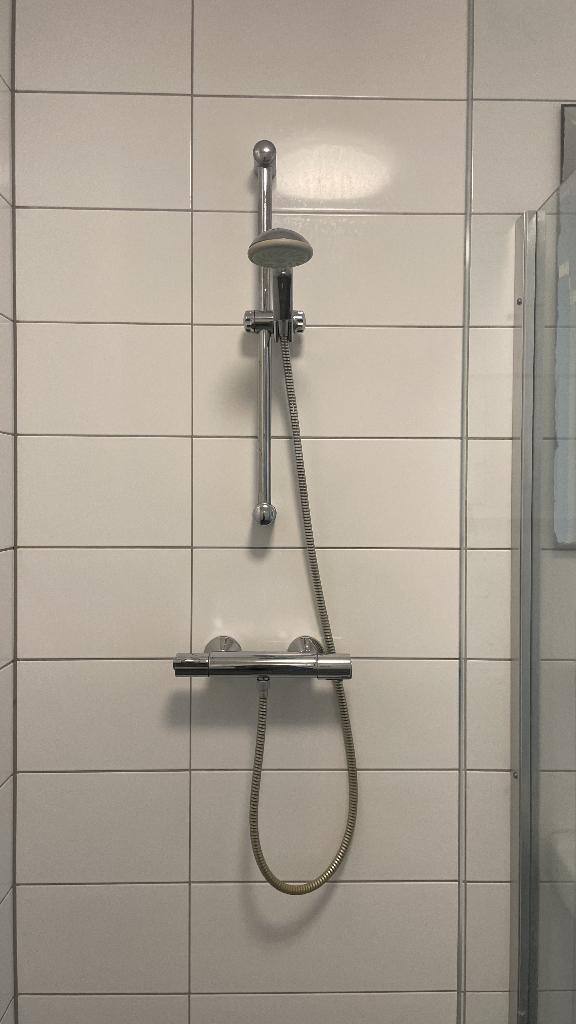 Sanitairset met douche, kranen, wastafels en spiegel, Ophalen, Gebruikt, Overige typen, 50 tot 100 cm