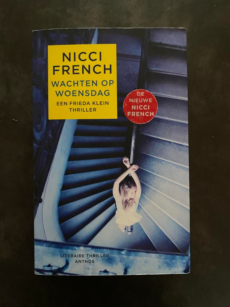 Wachten op Woensdag - Nicci French, Boeken, Thrillers, Ophalen of Verzenden, Gelezen, Nederland