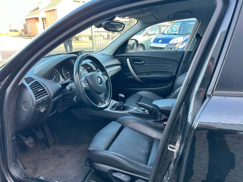 BMW 1-serie 116i EffDyn. Ed. Business Line Ultimate Edition, 1-Serie, Euro 5, Achterwielaandrijving, Zwart