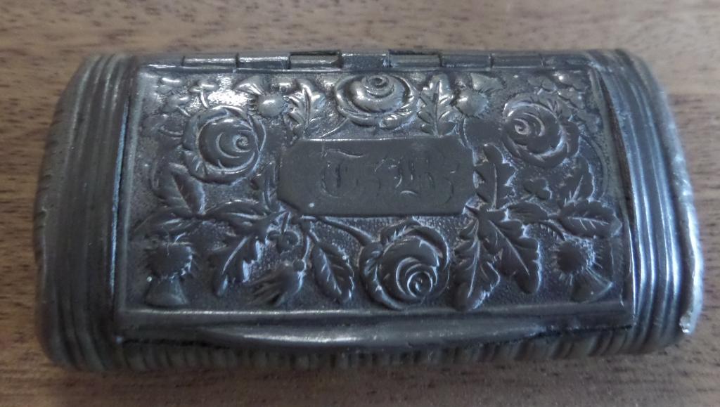 snuifdoosje antiek tin en rijkelijk versierd 1850-1900, Ophalen of Verzenden