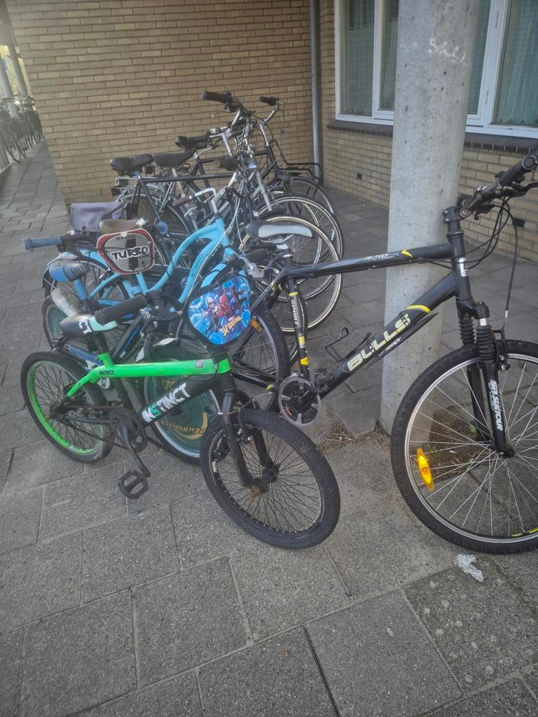 Diverse   dames en heren.  En bmx en meisje  fiets, Verzenden