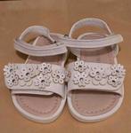 Witte sandaaltjes met bloemen maat 20/21, Kinderen en Baby's, Babykleding | Schoentjes en Sokjes, Schoentjes, Meisje, Ophalen of Verzenden