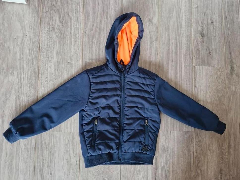 Tussenjas jongen maat 128 Orange Stars, Ophalen, Zo goed als nieuw, Jongen, Orange Stars