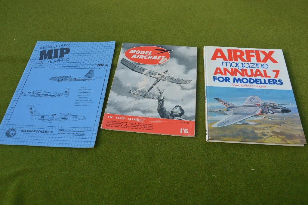 3 oude modelbouw vliegtuigen boekjes: Airfix magazine, MIP, Ophalen of Verzenden, Gebruikt, Schaalmodel
