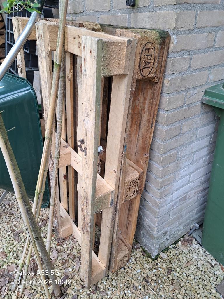 2 gebruikte houten pallets (1x EPAL) en ( 1x UNIVERSEEL), Ophalen, Gebruikt