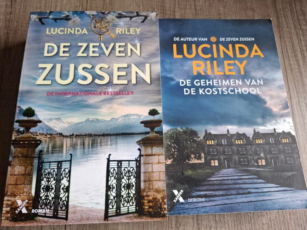 Lucinda Riley De zeven zussen, De geheimen van de kostschool, Ophalen of Verzenden, Zo goed als nieuw