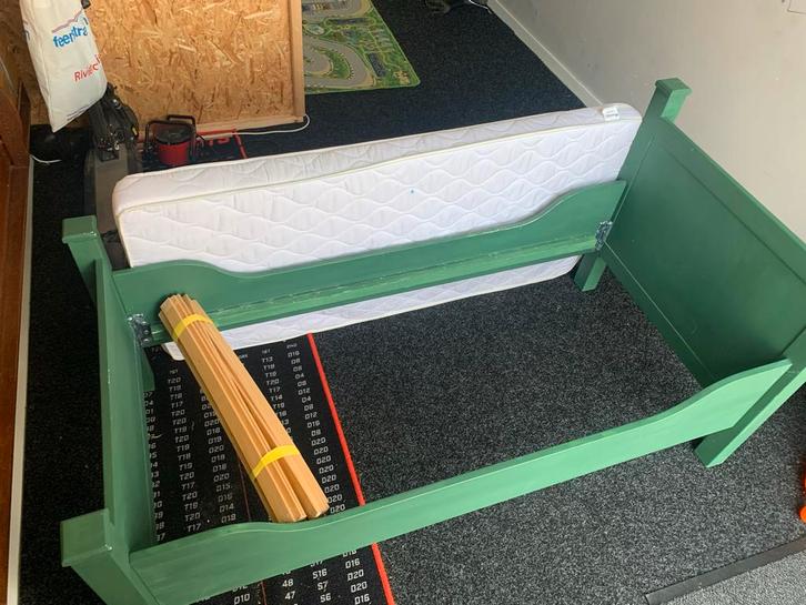 Kinderbedje met lattenbodem en matras (150x70 cm), Kinderen en Baby's, Kinderkamer | Bedden, Gebruikt, 140 tot 160 cm, 70 tot 85 cm