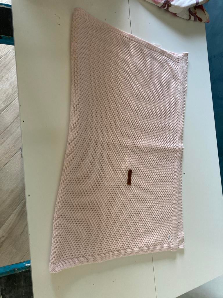 Bany’s only Roze gebreide babydeken, Ophalen of Verzenden, Zo goed als nieuw, 70 tot 85 cm, Deken