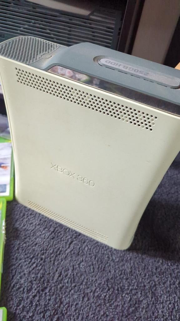 Xbox 360 met 250GB HDD en 9 games (o.a. FIFA), 360 Elite of Super Elite, Ophalen of Verzenden, Zonder controller, 250 GB
