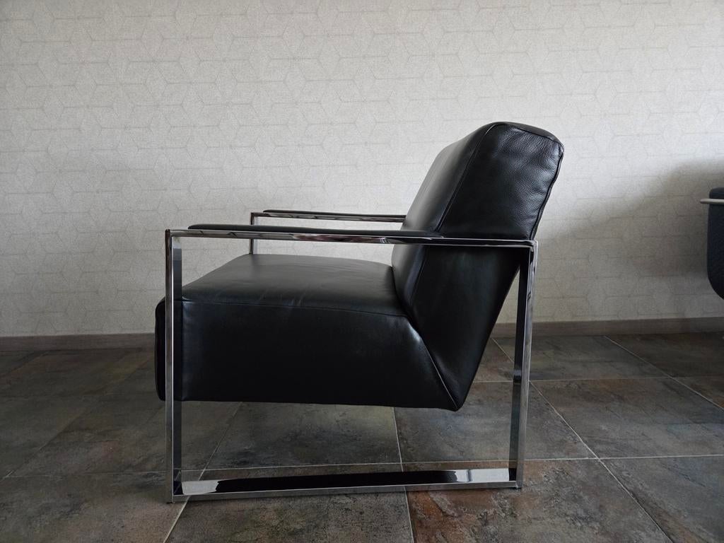 Twee zwart leren fauteuils met stevig stalen frame, Ophalen, Gebruikt, 75 tot 100 cm, Modern