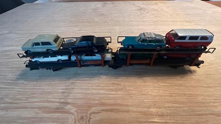 Trix Express, autotrailer met 8 auto’s, Hobby en Vrije tijd, Modeltreinen | H0, Zo goed als nieuw, Wagon, Gelijkstroom, Trix, Ophalen of Verzenden