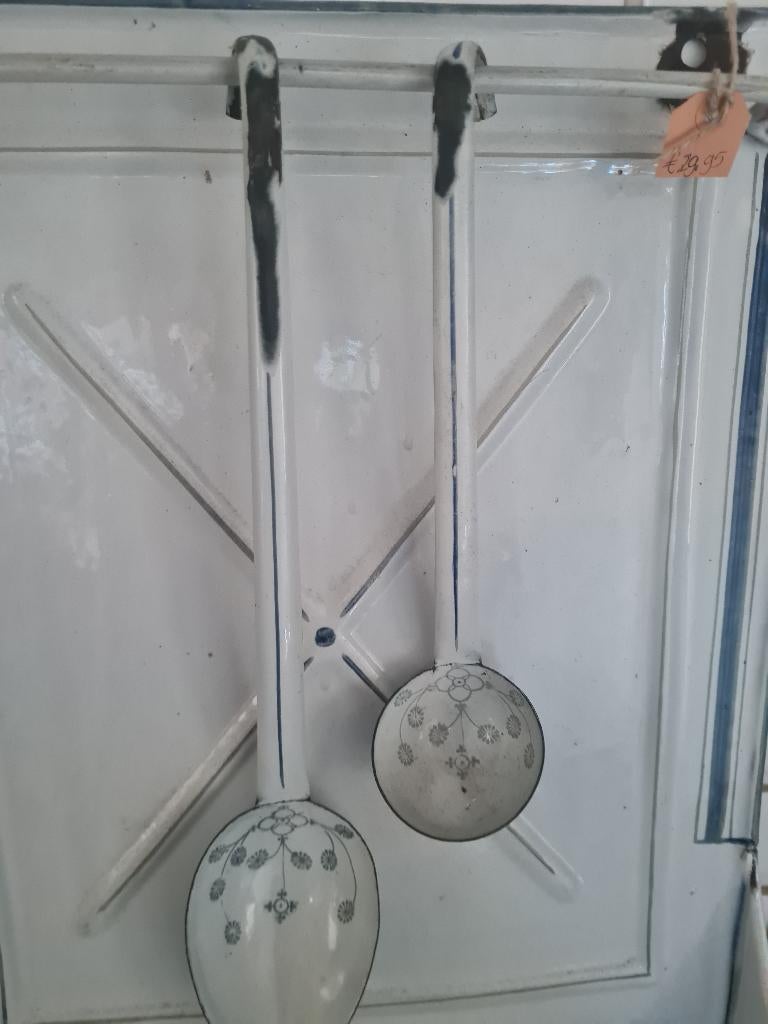 Antiek emaillen lepelrek met 2 lepels, Antiek en Kunst, Ophalen of Verzenden