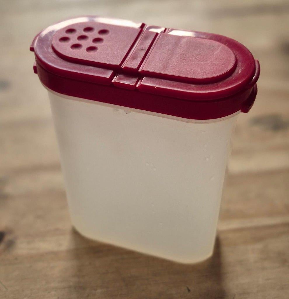 Tupperware ruimtemaker voor kruiden (strooier) 250ML, Ophalen of Verzenden, Zo goed als nieuw, Rood, Overige typen