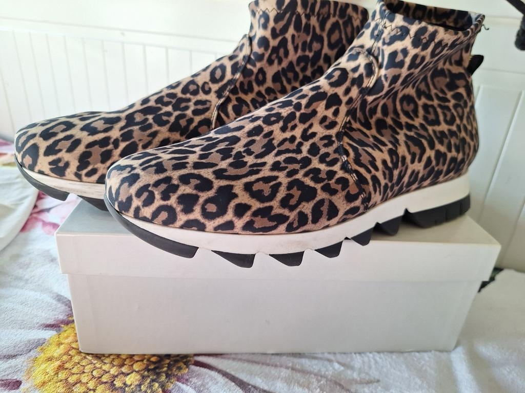 Schoenen maat 42  panterprint stretch rapisardi, Kleding | Dames, Schoenen, Ophalen of Verzenden, Zo goed als nieuw, Bruin, Sneakers of Gympen