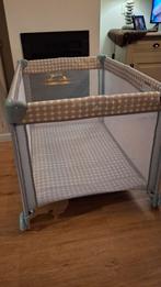 Handig opvouwbaar camping box-bedje met speelkleed, Ophalen, Zo goed als nieuw, Rechthoekig, Wieltjes