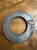 Tinnen broche met bloemenmotief, Ophalen of Verzenden