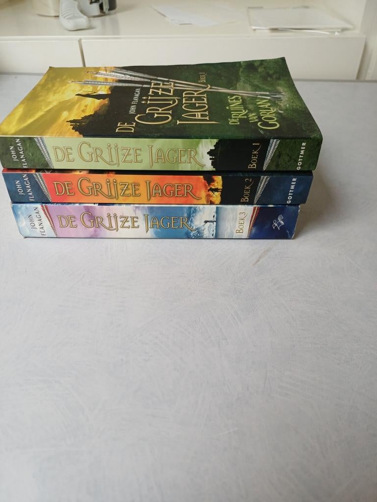 Grijze jager 1 tm 3, Boeken, Fantasy, Gelezen, Ophalen of Verzenden