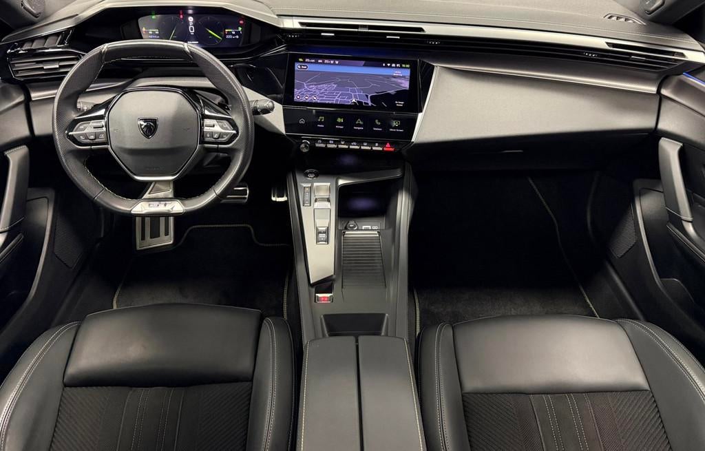 Peugeot 308 1.2 PureTech GT Pack*Panodak*Navi*Massage*Camera, Auto's, 1263 kg, Gebruikt, Zwart, Wit