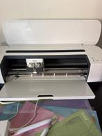 Cricut Maker met 5 matten en tools - Zeer weinig gebruikt, Ophalen of Verzenden, Zo goed als nieuw, Kunststof, Machine