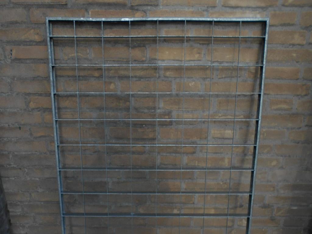 Rooster, 134x81x4 cm, staal verzinkt, raster 10x10 cm, Doe-het-zelf en Verbouw, Metalen, Ophalen, Gebruikt, Overige metalen