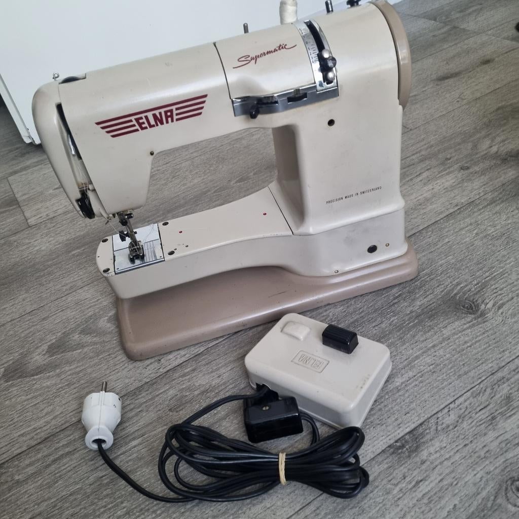 ELNA Naaimachine type 722510 met alle behoren., Hobby en Vrije tijd, Naaimachines en Toebehoren, Ophalen of Verzenden, Zo goed als nieuw