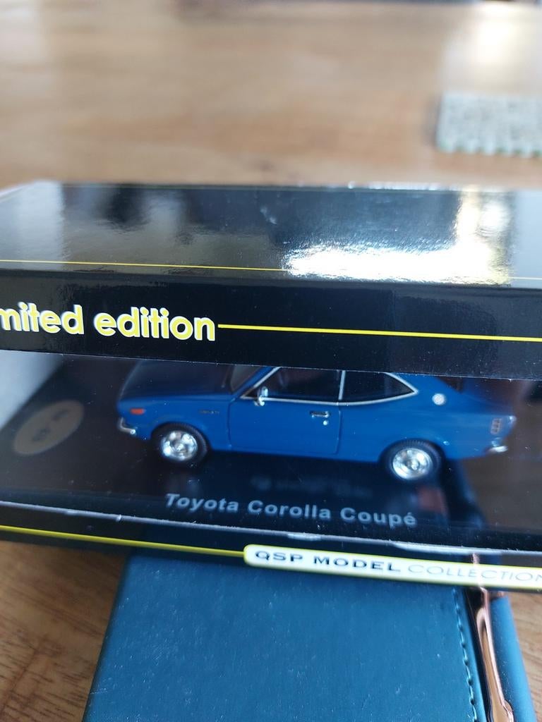 MODELAUTO 1-43 TOYOTA COROLLA KE35 HARDTOP COUPE BLAUW, Ophalen of Verzenden, Zo goed als nieuw, Auto, Overige merken