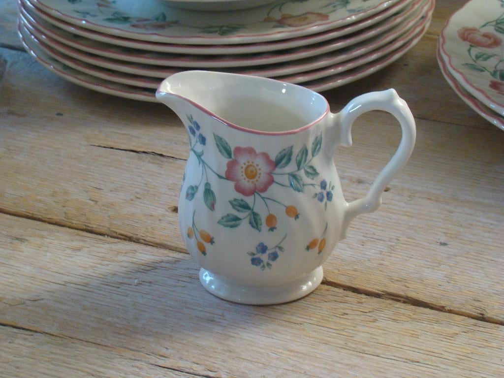 Servies, Engels, Churchill BRIAR ROSE, gaaf, Ophalen of Verzenden