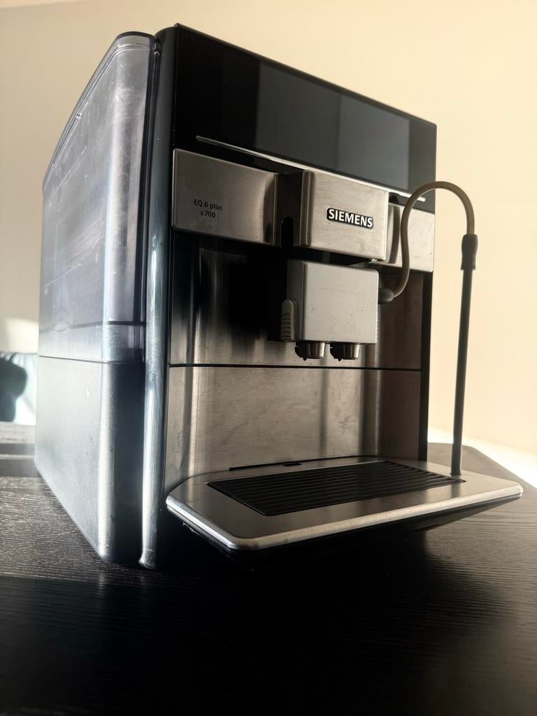 Siemens EQ.6 plus s700 volautomatische koffiemachine, Witgoed en Apparatuur, Koffiezetapparaten, Afneembaar waterreservoir, Gebruikt