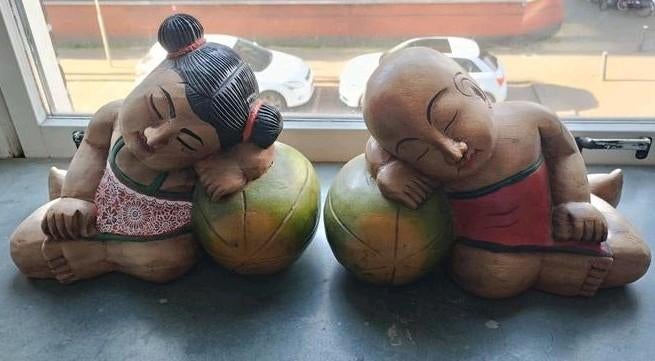 Houten raamdecoratie, slapende figuren, Ophalen