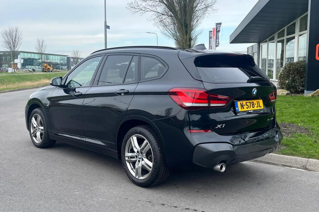 BMW X1 SDrive18i High Executive | M-SPORT | SHADOWLINE | EL, Auto's, BMW, 136 pk, Gebruikt, Leder en Stof, Zwart