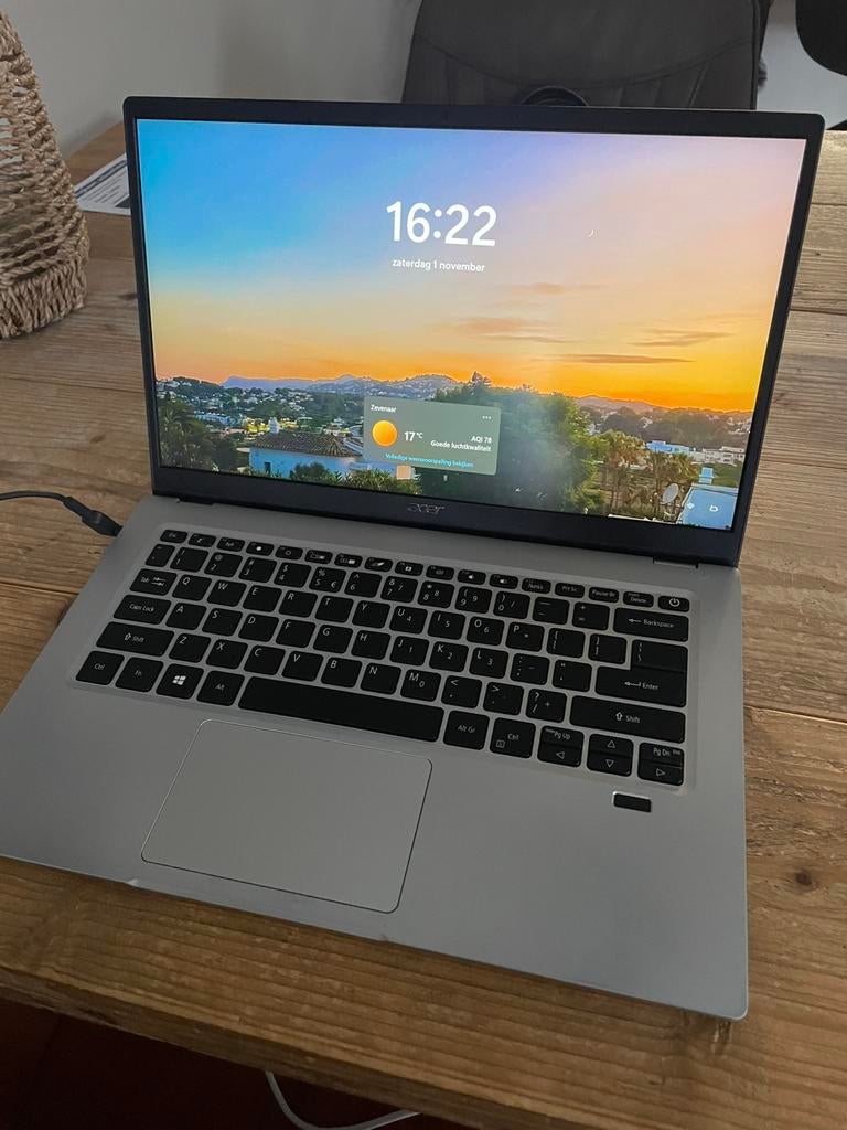 Acer Swift 1 (SF114-34-P6EE), Ophalen, Gebruikt, 2 tot 3 Ghz, Qwerty